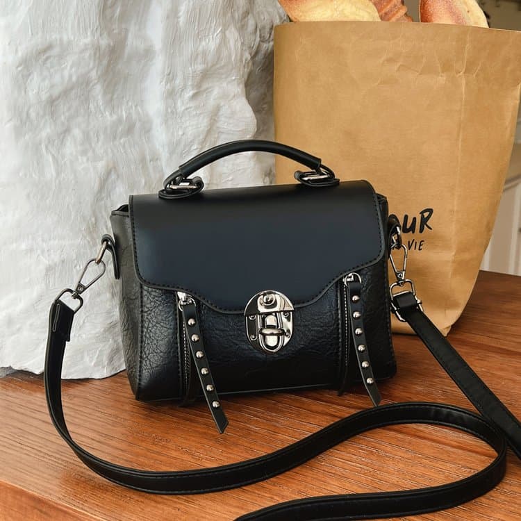 

Мягкая кожаная запирающаяся портативная маленькая квадратная сумка женская наплечная сумка-мессенджер чёрный