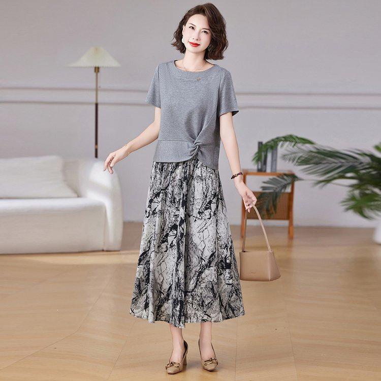 Elegant Summer Midi Dress for Moms - Short Sleeve, Age-Reducing Style for Middle-Aged and Elderly Women.