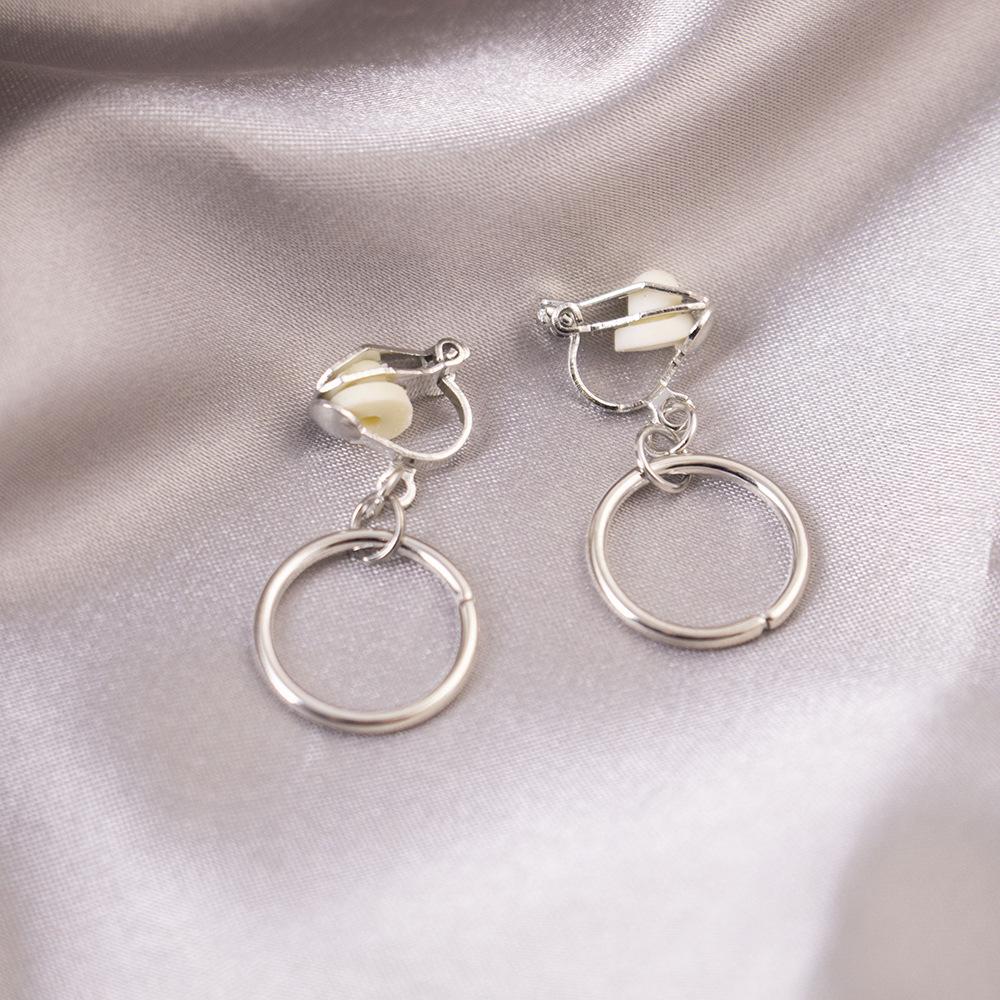 Brincos de pressão triangulares elegantes para orelhas não furadas - Versáteis e com um toque de luxo leve para o uso diário.