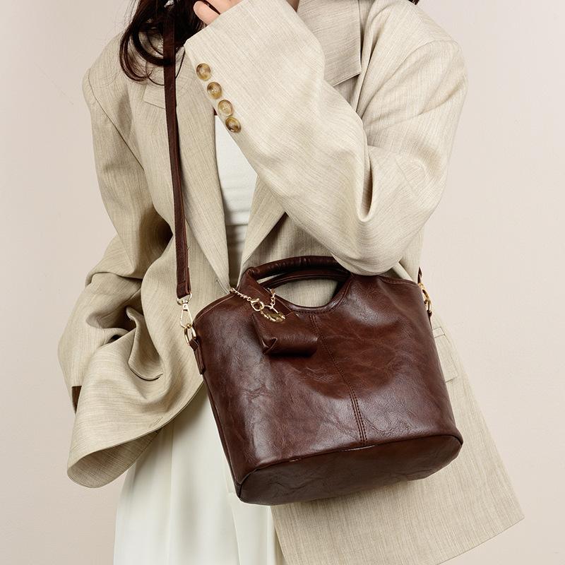 A Fashionable and Retro Hand-held Bucket Bag for Women A High-end and Versatile Single-shoulder Crossbody Bag