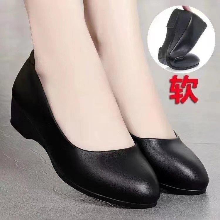 Black Soft-soled Shoes Single Shoes Women's Wedge Heel Spring 2026 New Soft Leather Gentle Doudou Shoes Comfortable