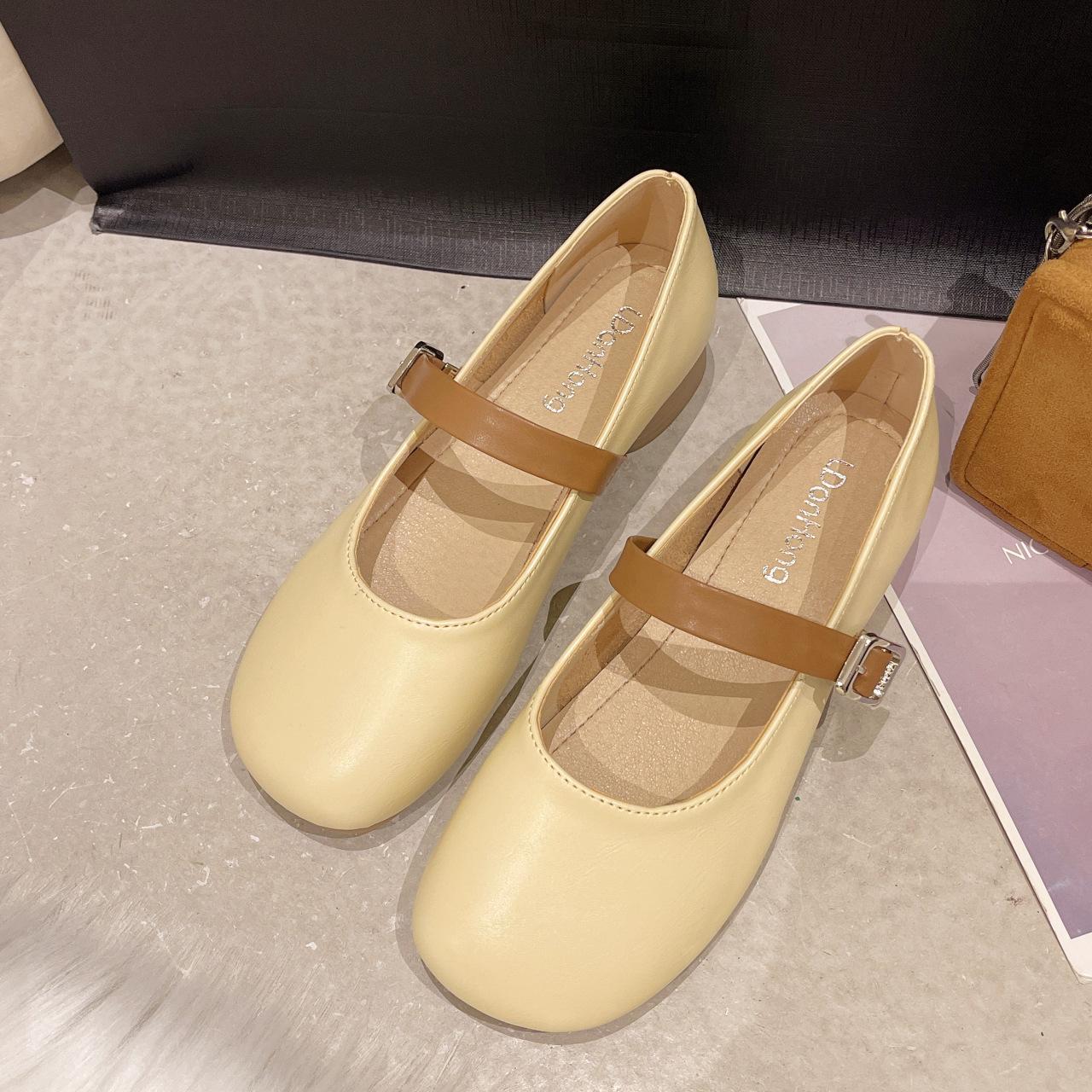 

Туфли Мэри Джейн женские 2025 летние новые стильные простые легкие туфли на низком каблуке с одним словом и пряжкой одинарные женские туфли от производителя 40 светло-желтого