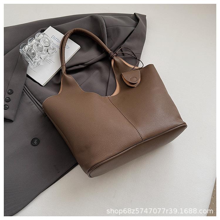 ins Korean version of fashion large-capacity tote bag women's 2025 new versatile hand-held basket bag textured shoulder bag