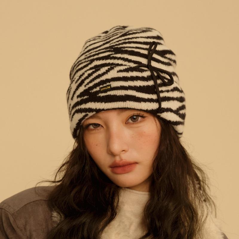 Zebra pattern versatile wool knitted hat autumn and winter hat women's warm ear protection cold hat showing face small pile hat