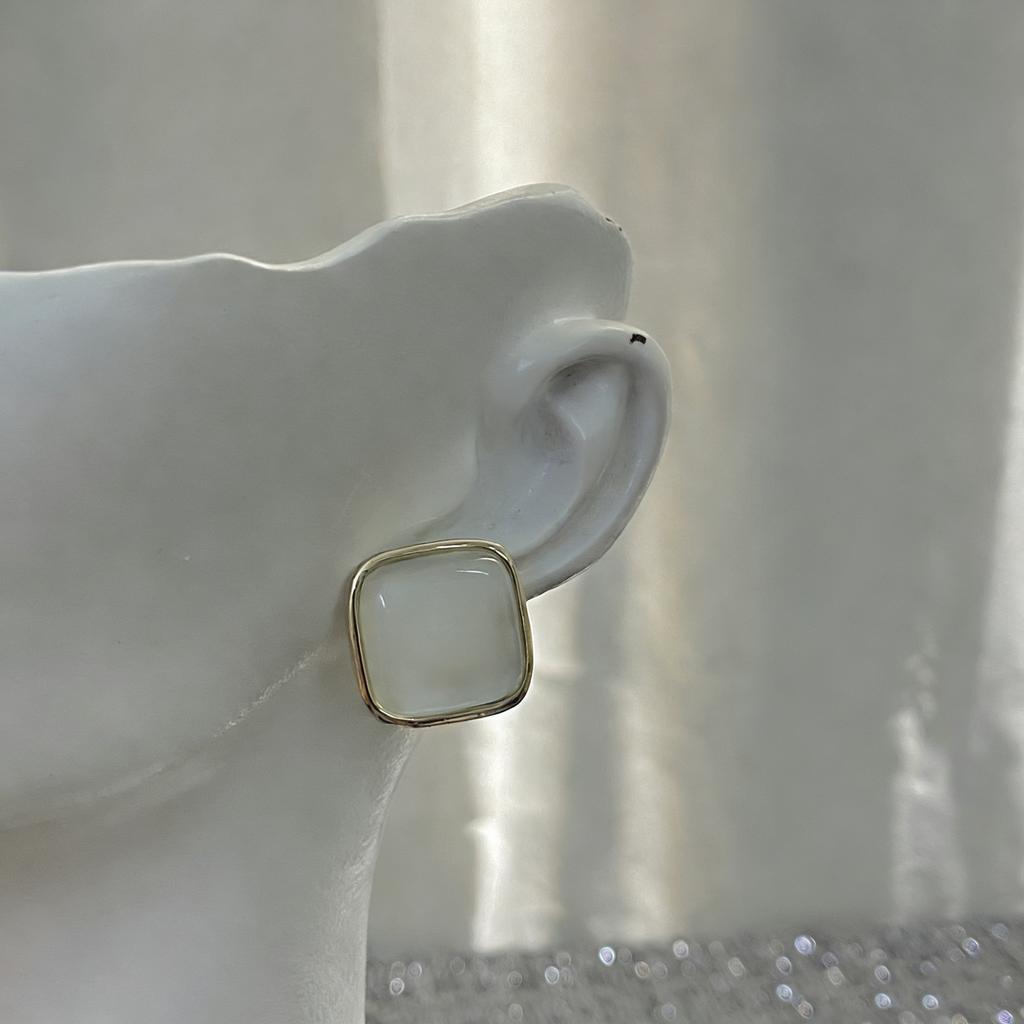 Vierfarbige Kristall-Quadrat-Ohrringe mit Nieten-Elementen Modisch und Exquisit Hochwertiger Kundenspezifischer Schmuck