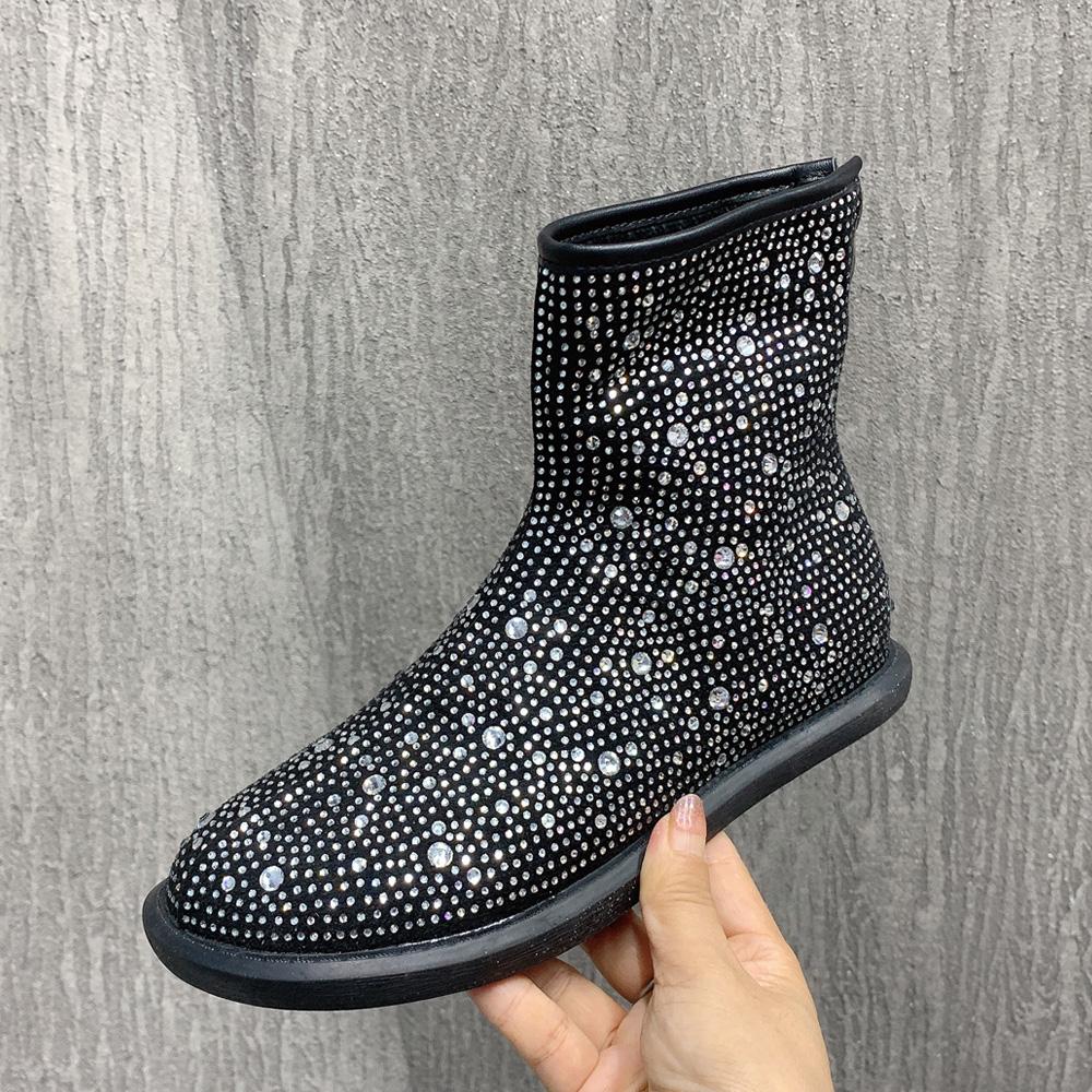 Модные женские ботинки со стразами на плоской подошве большого размера ботильоны теплые на меху снегоступы нескользящие плюшевые зимняя женская обувь 43 серебряный 5280₽