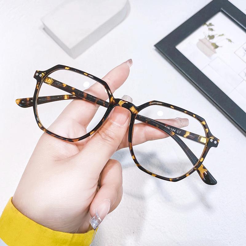 Unisex Minimalist TR90 Luxury Student Eyeglass Frame with Rivet Texture