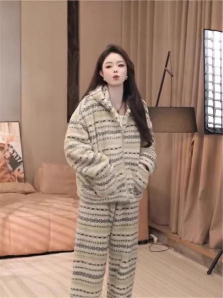 Women's 2025 Winter Hooded Coral Fleece Pajama Set - Cozy, Fashionable, Versatile, High-End Homewear