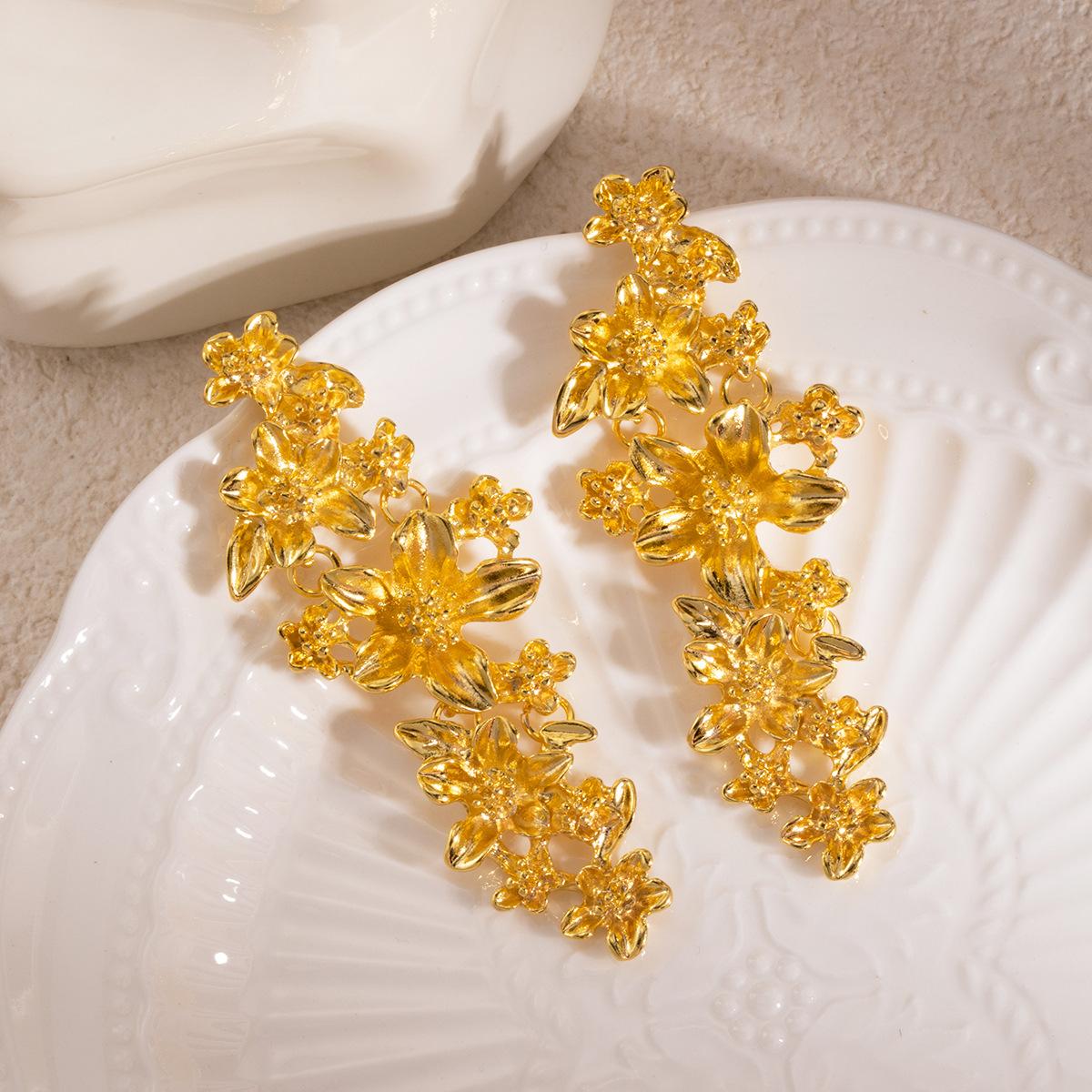 

Heavy Industry Flowering Golden Flower Earrings, Medieval Metal Wind Exaggerated Fashion Unique Temperament Earrings