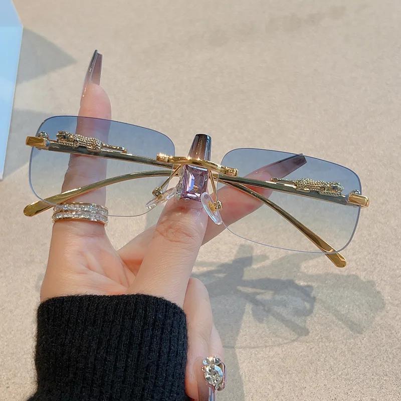 Frameless Rectangle Sunglasses Women Fashion Metal Sun Glasses Personalized Eyewear Outdoor Travel Gafas de Sol