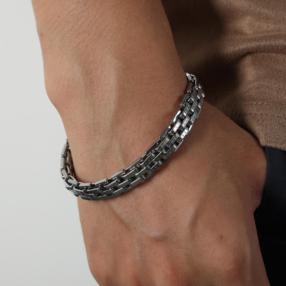 European Hip-Hop 18K Gold Titanium Steel Personalized Bracelet - Trendy Curved Strap Design