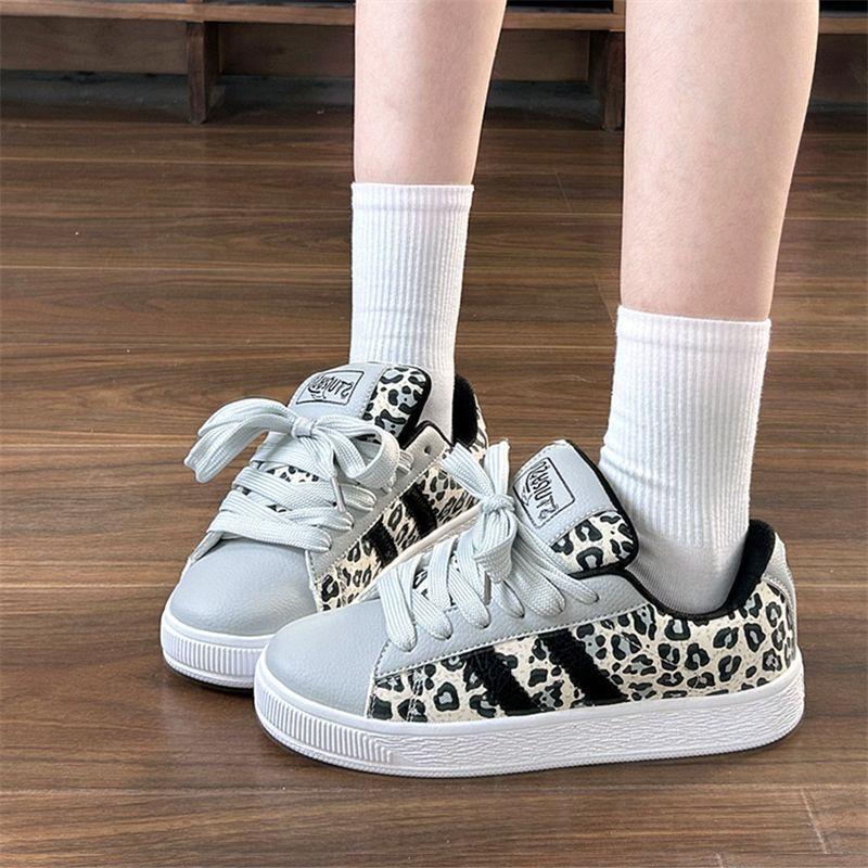 2025 spring new niche street shot couple bread shoes ins super fire street shot retro college style casual board shoes