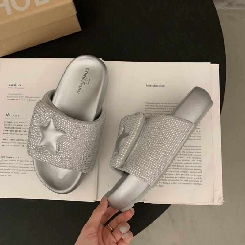 Niche Velcro stars thick-soled one-word slippers women wear thick-soled non-slip beach rhinestone flat-bottomed sandals in summer