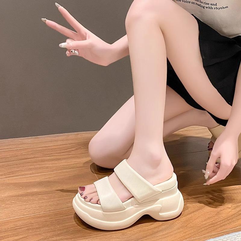 One-word slippers women wear half a mop in summer 2025 new platform muffin and versatile casual fashion sandals trend
