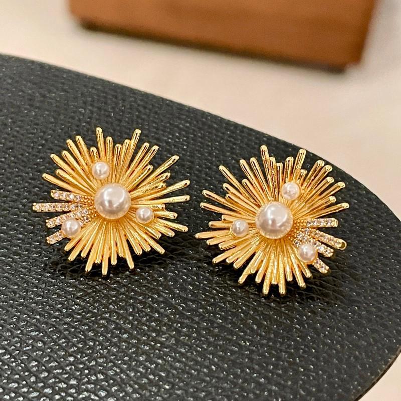 Элегантные серьги-гвоздики с жемчугом и фианитами в виде фейерверка для женщин