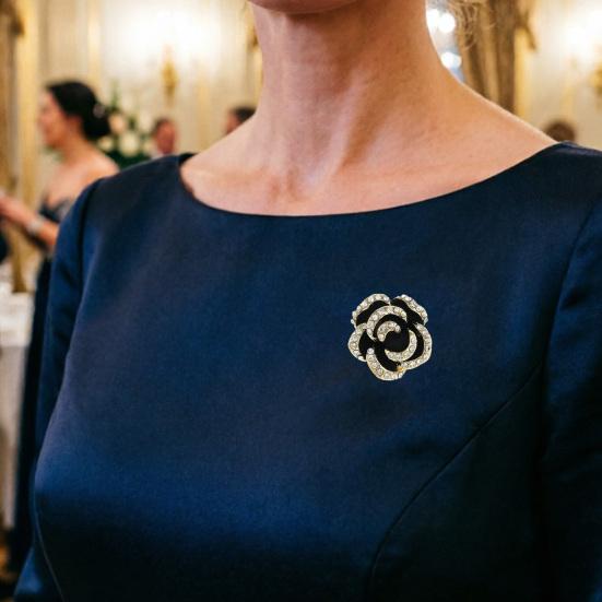 Camellia Small Brooch Rhinestone Inlay Dazzling Alloy Pin Sweater Coat Dress Suit Lapel Badge Jewelry Accessory