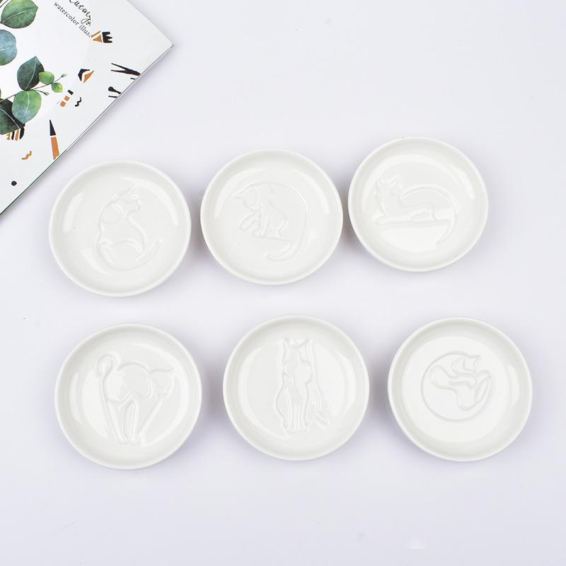 Japanese Cat Ceramic Embossed Soy Sauce Dish Cute Cat Seasoning Dish Dip Mini Ceramic Small Dish Soy Sauce Dish