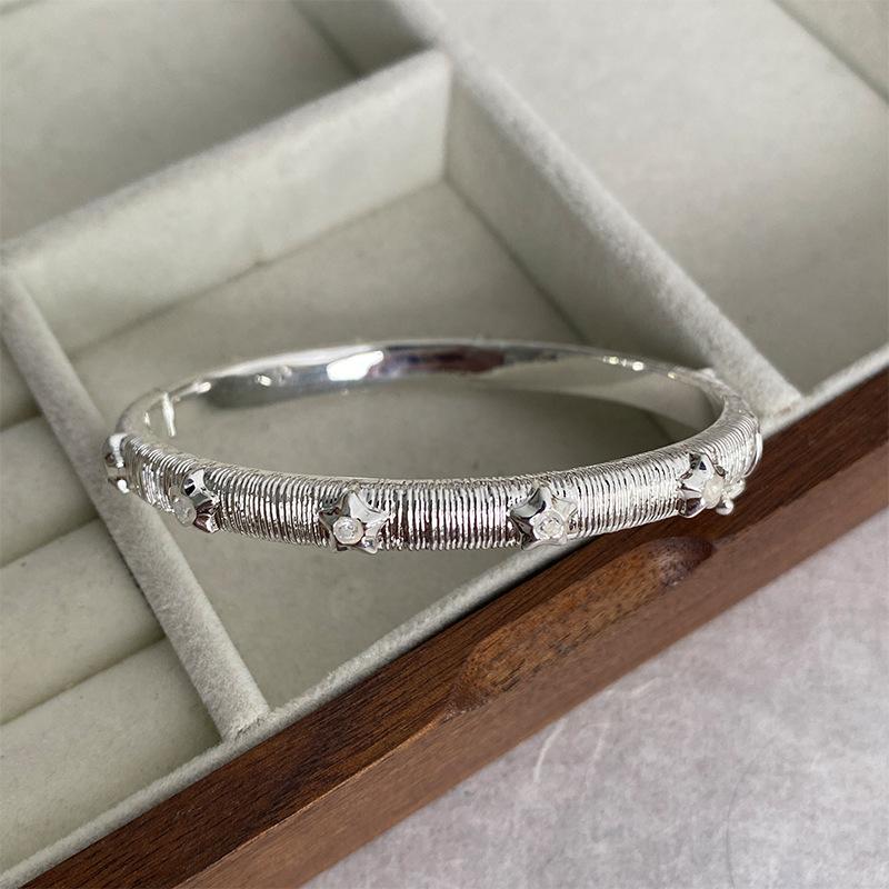 Fashionally Simple Bracelet - High-end Luxury Star-shaped Zirconia Clasp Bracelet - Fashionable Opening