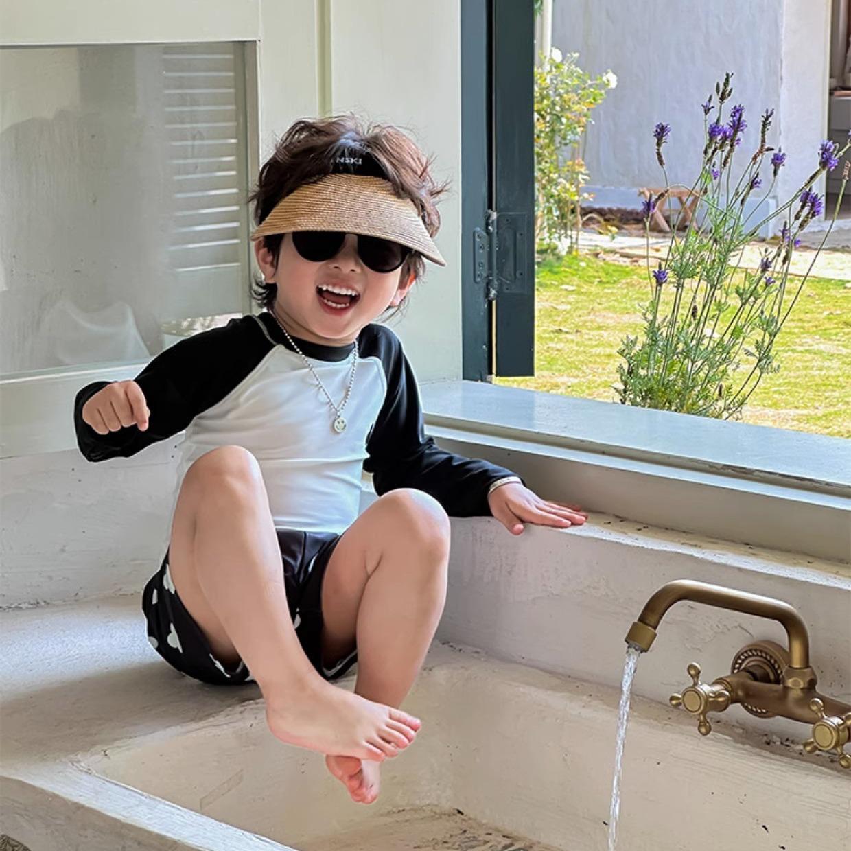 

Комплект купальника с солнцезащитой для мальчиков, быстросохнущий, возраст 3-6 лет, модный летний стиль Size 140 (height ~130cm)