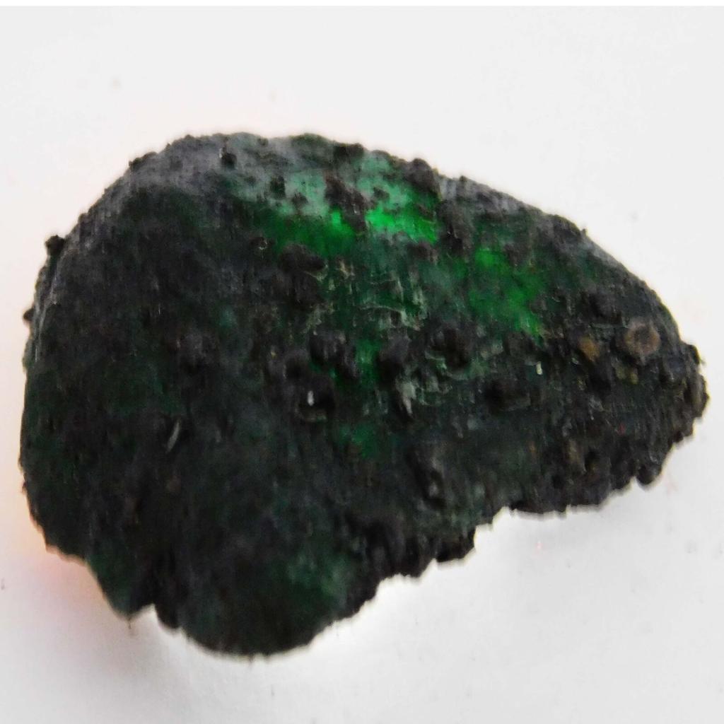 Natural Green Emerald Loose Gemstone 111 Ct Uncut Rough for Lapidary and Gem Collections