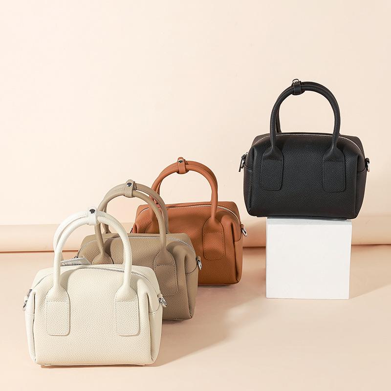 Niche Design Boston Handbag New Fashionable Casual Shoulder Bag Simple and Versatile Commuter Crossbody Bag