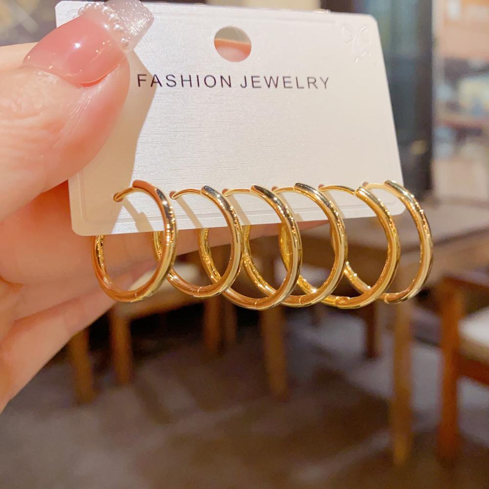Personalized Metal Circle Earrings: Three-Piece Set with Unique Design and Elegant Style