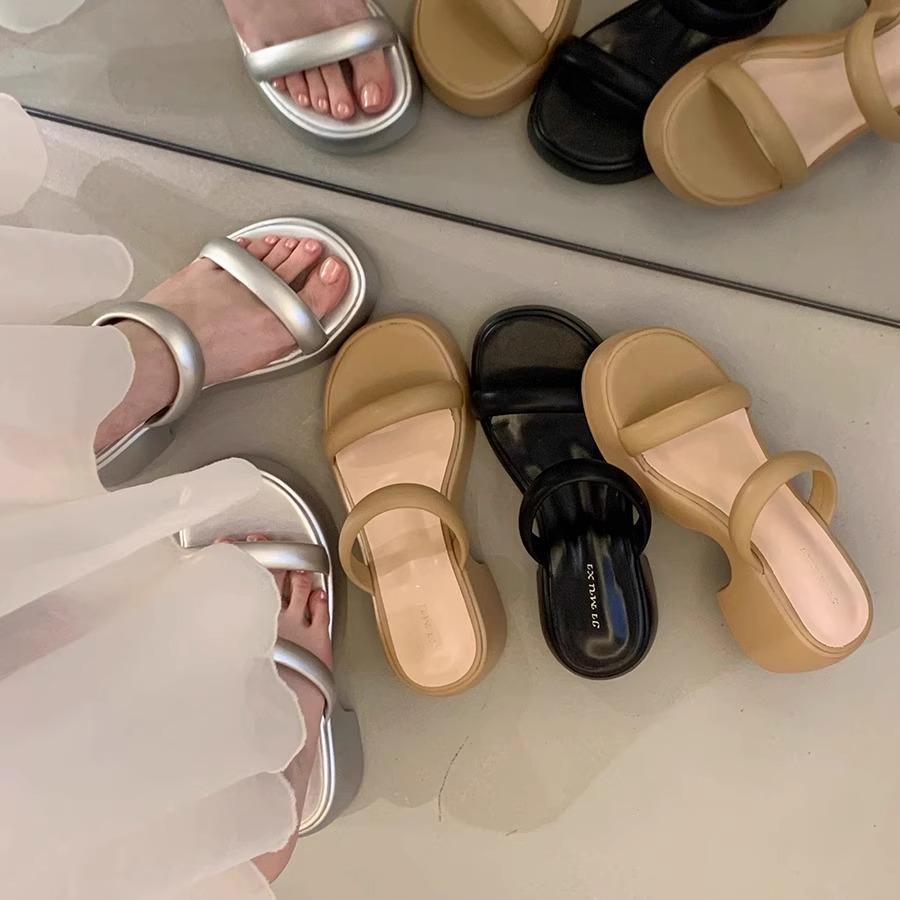 Fashion Women's Shoes Silver Slippers Soft Luxury Slides Shale Female Beach Platform Rubber Flip Flops Comfort Designer Sabot Hawaiian C