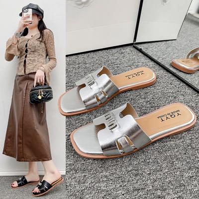 2025 Hausschuhe Damen neue Explosion Sommer Draußen tragen flacher Boden ein Wort Freizeit hundert mit Mode Strandsandalen