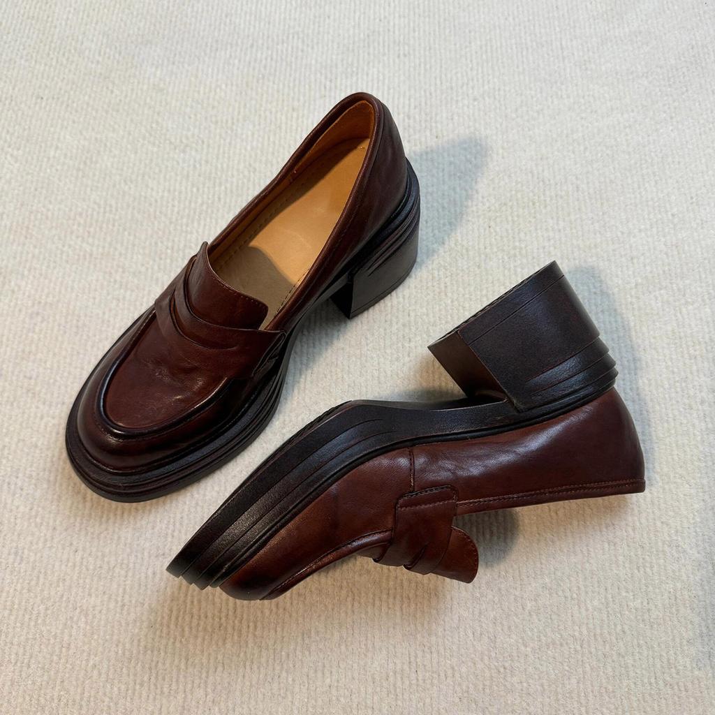 thick-soled thick-heeled loafers, women's retro style, small people increase their height and pedal simple small leather shoes.