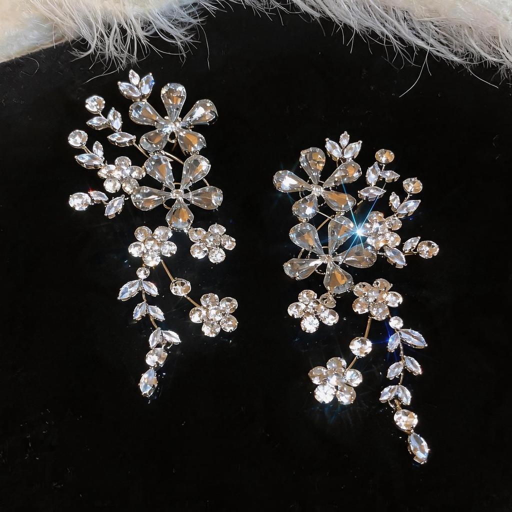 High-End Silver Needle Diamond Flower Leaf Stud Earrings: Luxurious, Fashionable Ear Ornaments for Women
