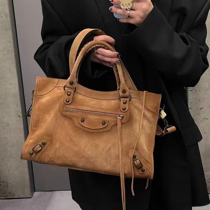 BL's New Popular Retro Suede Bag, High-quality Full Set of Packaging, Trendy, Fashionable and Versatile, the Same for Men and Women