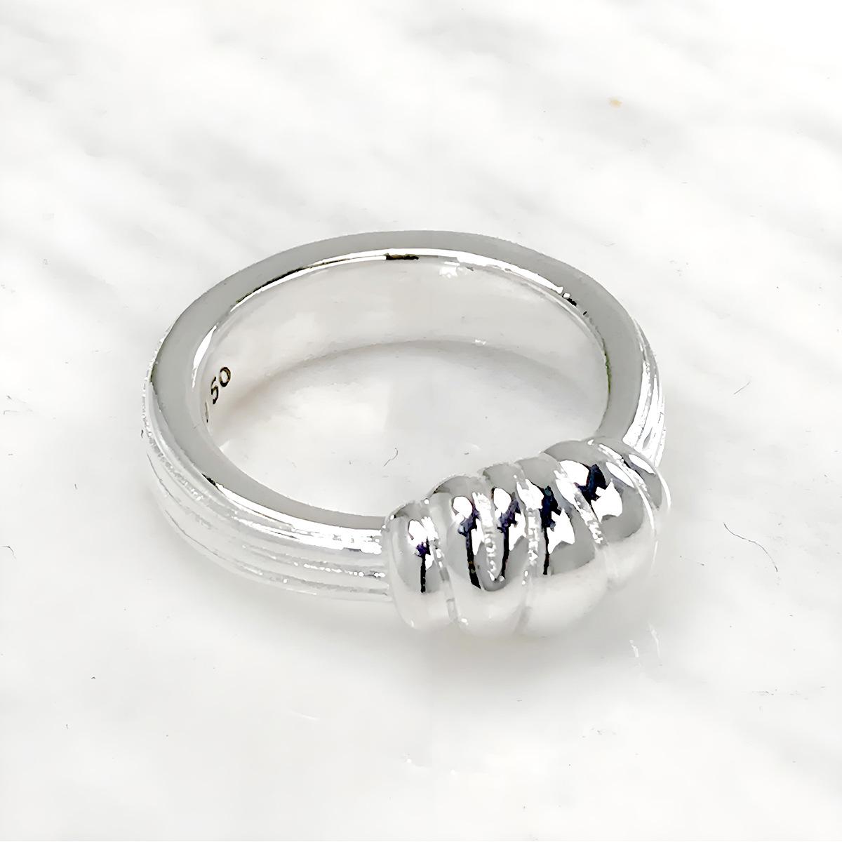 UNOde50 Retro Twisted Line Ring for Women - Exquisite European & American Style Jewelry Size 8