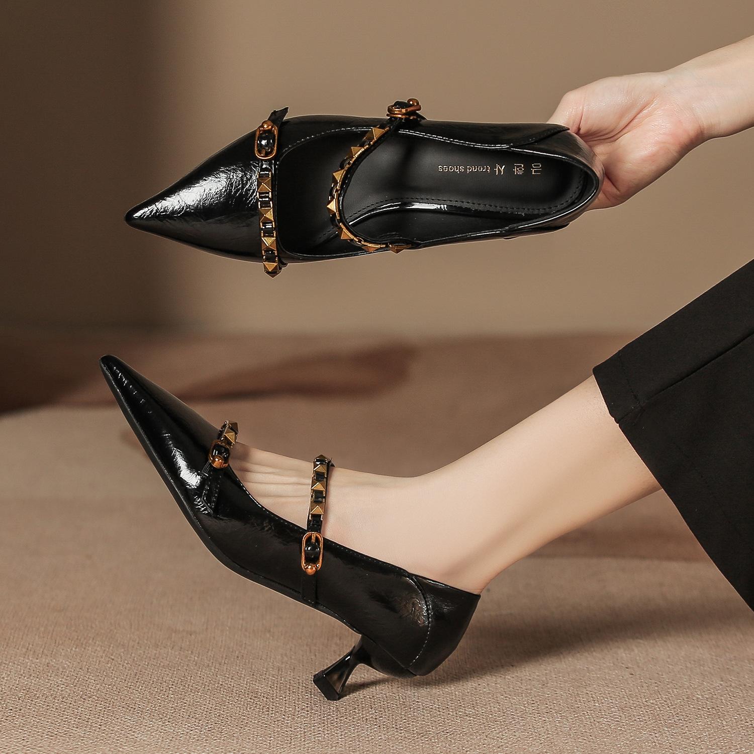 

One-word with silver rivet high heels, black women s thin heels, summer pointed single shoes, versatile autumn new women s shoes 34