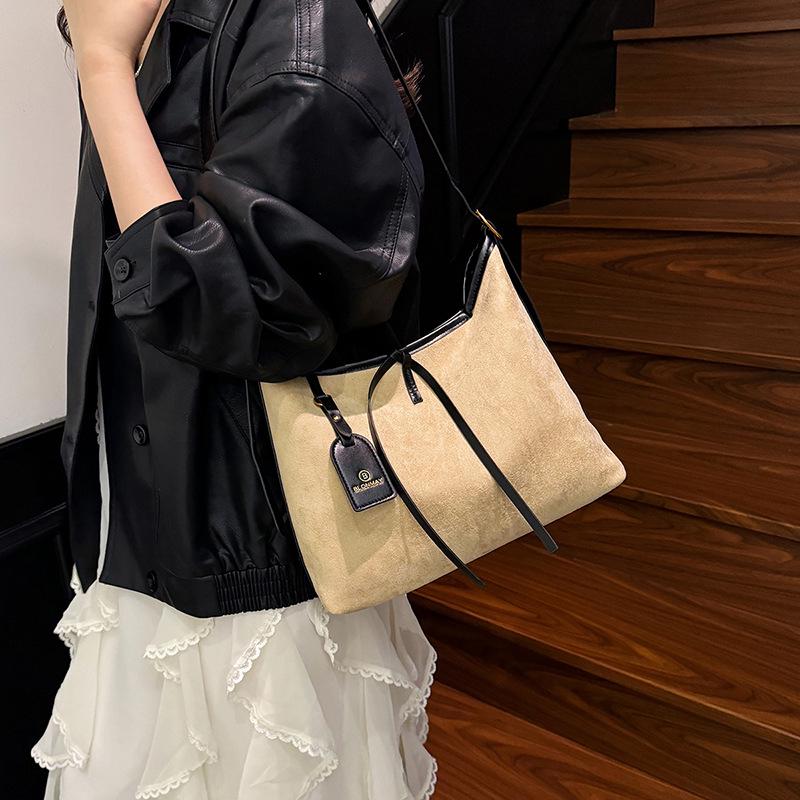 

2025 Women s Autumn Large Capacity Crossbody Tote – Versatile and Elegant Shoulder Bag хаки