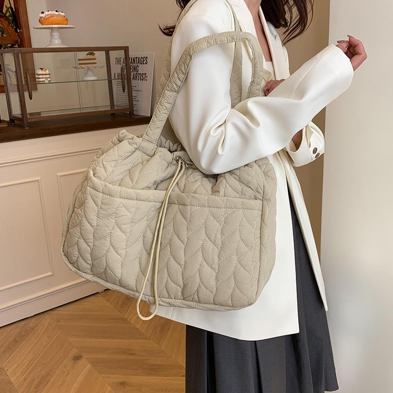 ins trendy fashion large-capacity tote bag 2025 spring new Korean version embroidered thread diamond shoulder bag high sense