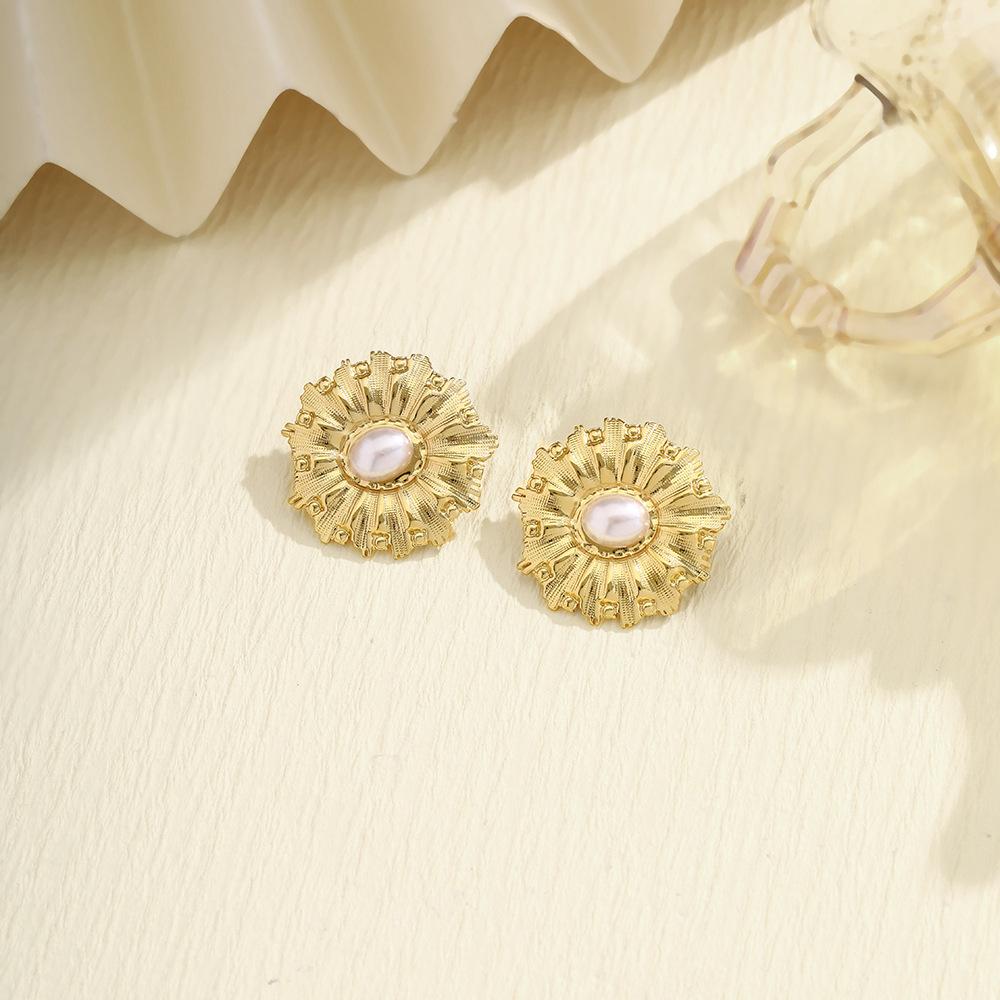 Retro Texture Pearl Earrings Exaggerated Stainless Steel Metal Wind Flower Stud Earrings Temperament Niche Design Earrings