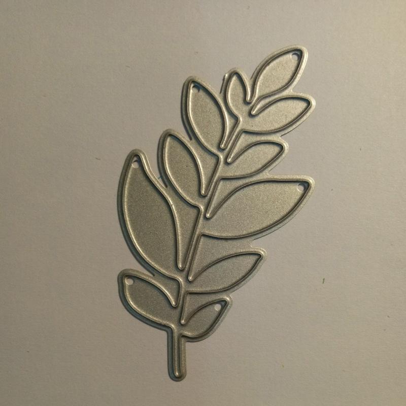 

Декоративный металлический гребенок серебряный