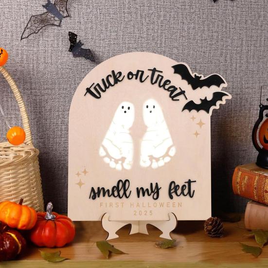 1/2Pcs Baby First Halloween Footprint Sign with Base Spooky Bat Trick or Treat Smell My Feet Footprint Milestone Keepsake Wooden Decoration