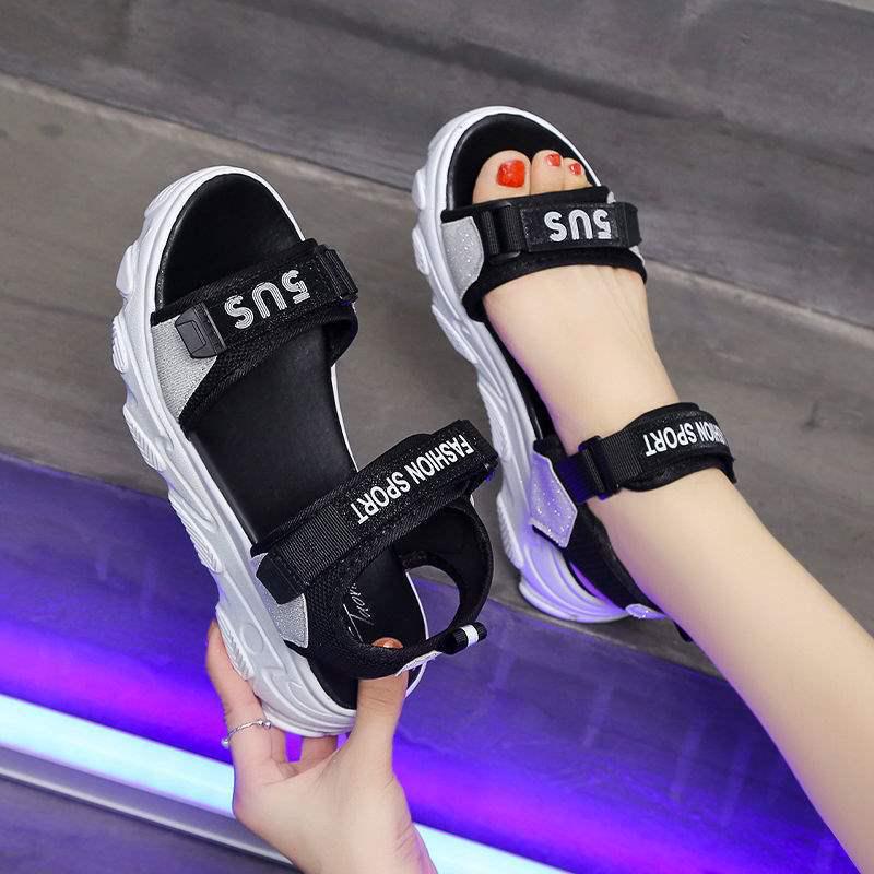 

Женские модные легкие спортивные сандалии 2025 года: Летние пляжные туфли на плоской подошве с мягкой подошвой для студентов 35