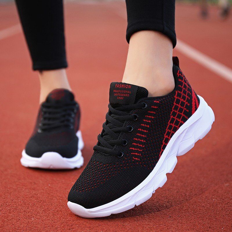 Spring and summer sports shoes running shoes mesh lightweight travel shoes student soft-soled casual shoes