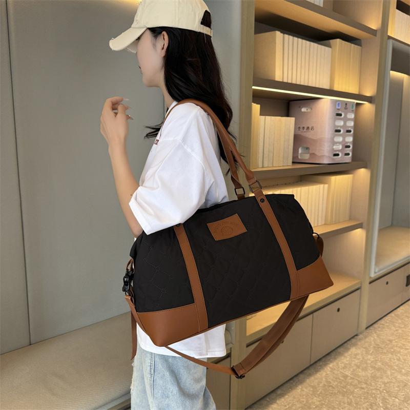 Short-distance Fashion and Atmospheric Model of Hand-heat Underarm Travel Bag Dry and Wet Separation Fashionable Gym Bag Can Be Used To Pull Rod