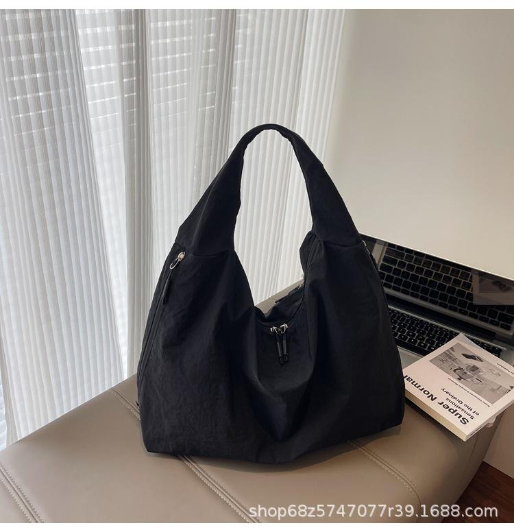 2025 New Large Capacity Versatile Portable Canvas Bag Premium Sense Tote Bag Fashion Commuter Underarm Shoulder Bag Women