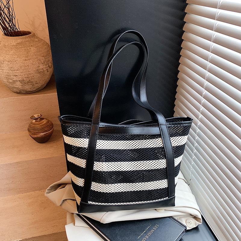 

Lazy wind striped tote armpit bag women s summer new large-capacity commuter casual shoulder bag чорний