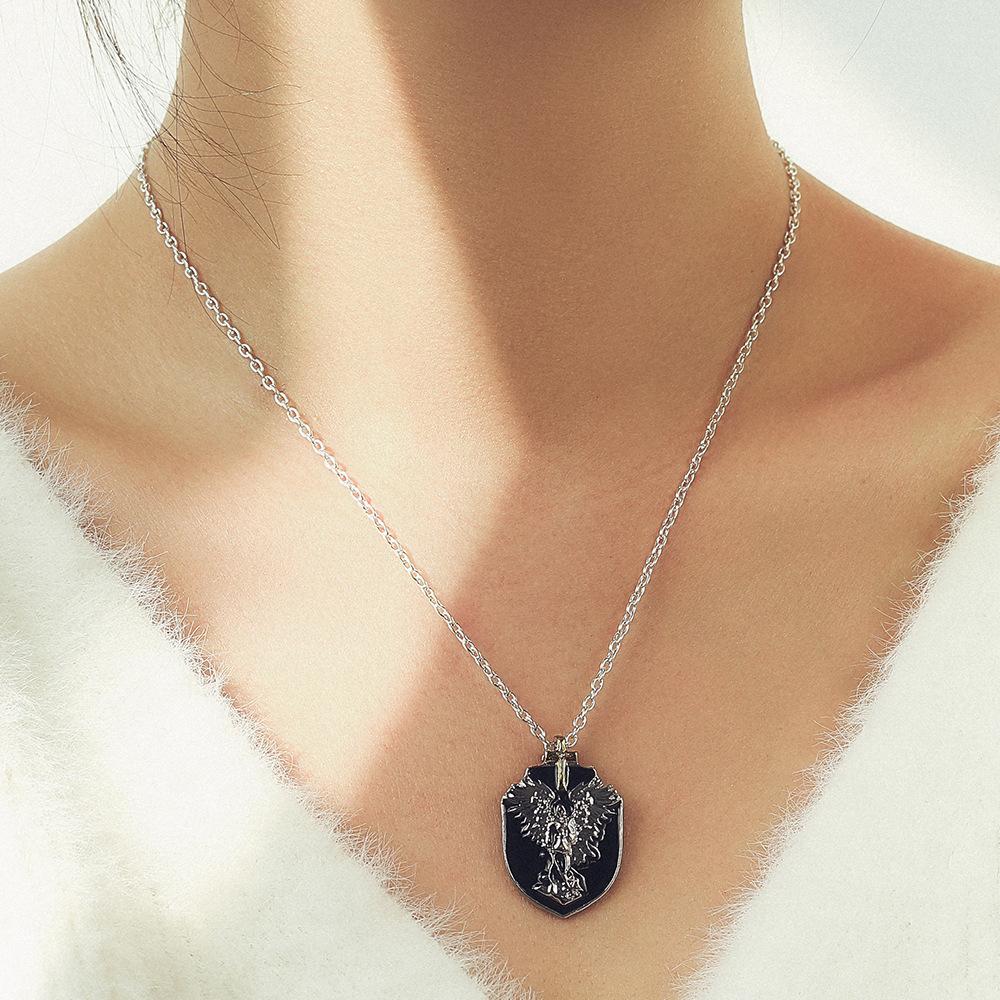Personalized Dripping Oil Men'S Brand Lettering Pendant Retro Knight Wings Shield Pendant Necklace