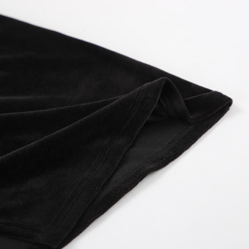 Elegancka Srebrna Welurowa Dopasowana Sukienka z Wysokim Dekoltem - Moda Jesień 2024