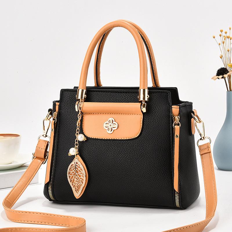 Trendige und geräumige Umhängetasche für Frauen mittleren Alters in eleganten Farben