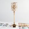 Elegante goldene Kerzenhalter für stilvolle Heimdekoration