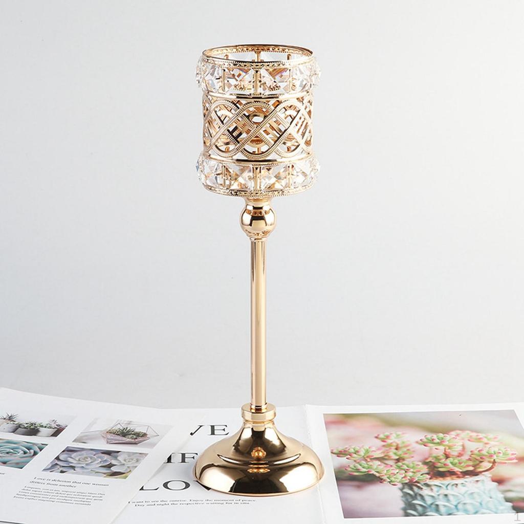 Elegante goldene Kerzenhalter für stilvolle Heimdekoration