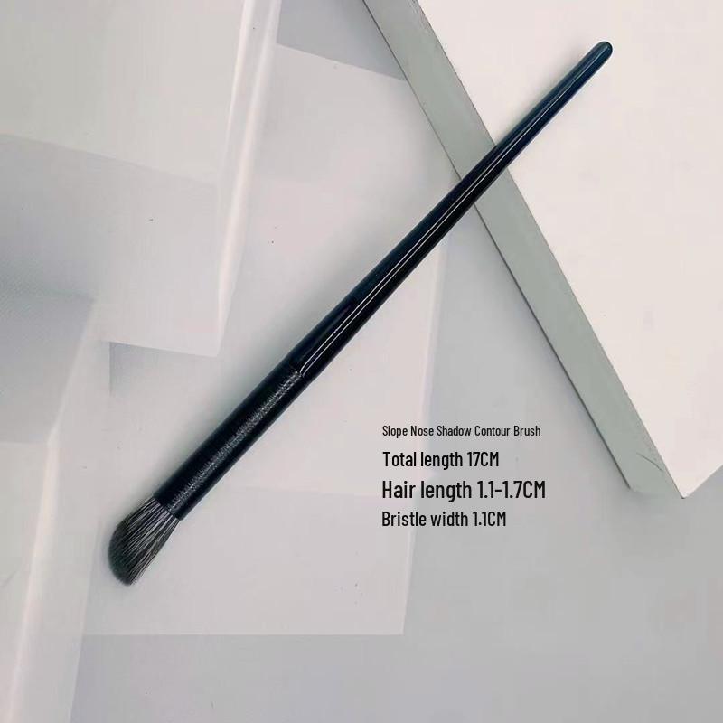 Angled Contour & Highlight Eyeshadow Brush - Super Soft Detail Brush