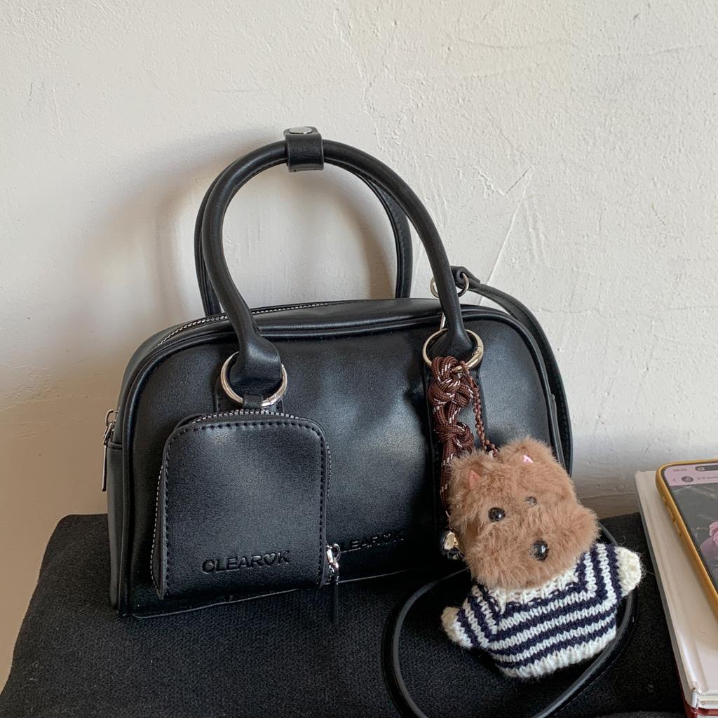 Retro popular small bag women's 2025 new fashion versatile messenger bag super hot portable bowling bag